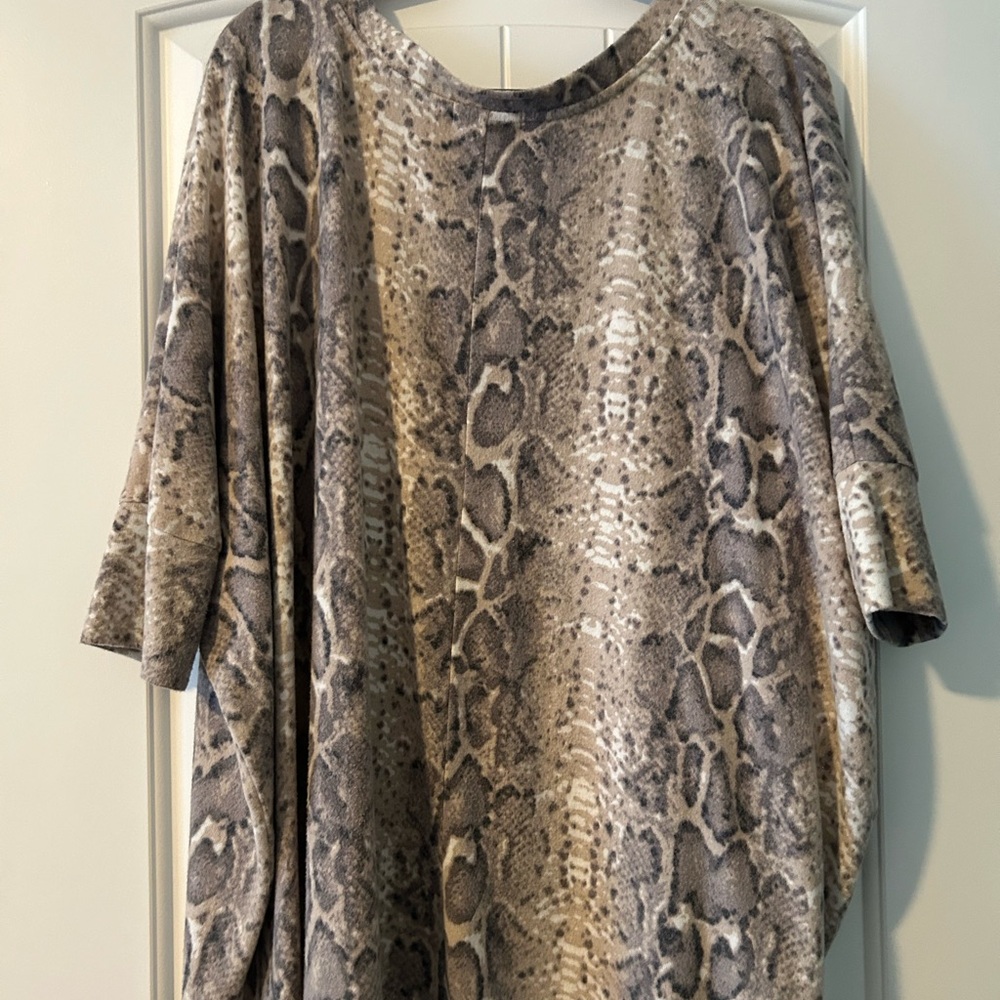 Cherish Neutral Patterned Top - Picture 5 of 5